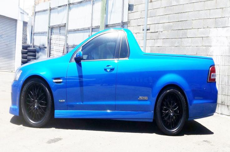 HOLDEN-COMMODORE-VE-UTE-MALICE-SATIN-BLACK